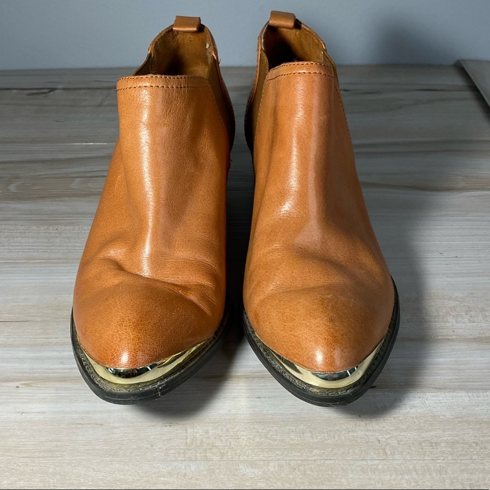 Enzo Angiolini gold toe Chelsea ankle boot 7.5M